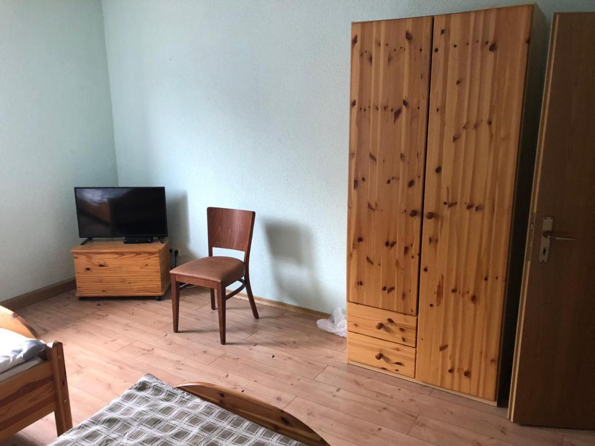 Monteurunterkunft Oberhausen-Rheinhausen Exteriör bild