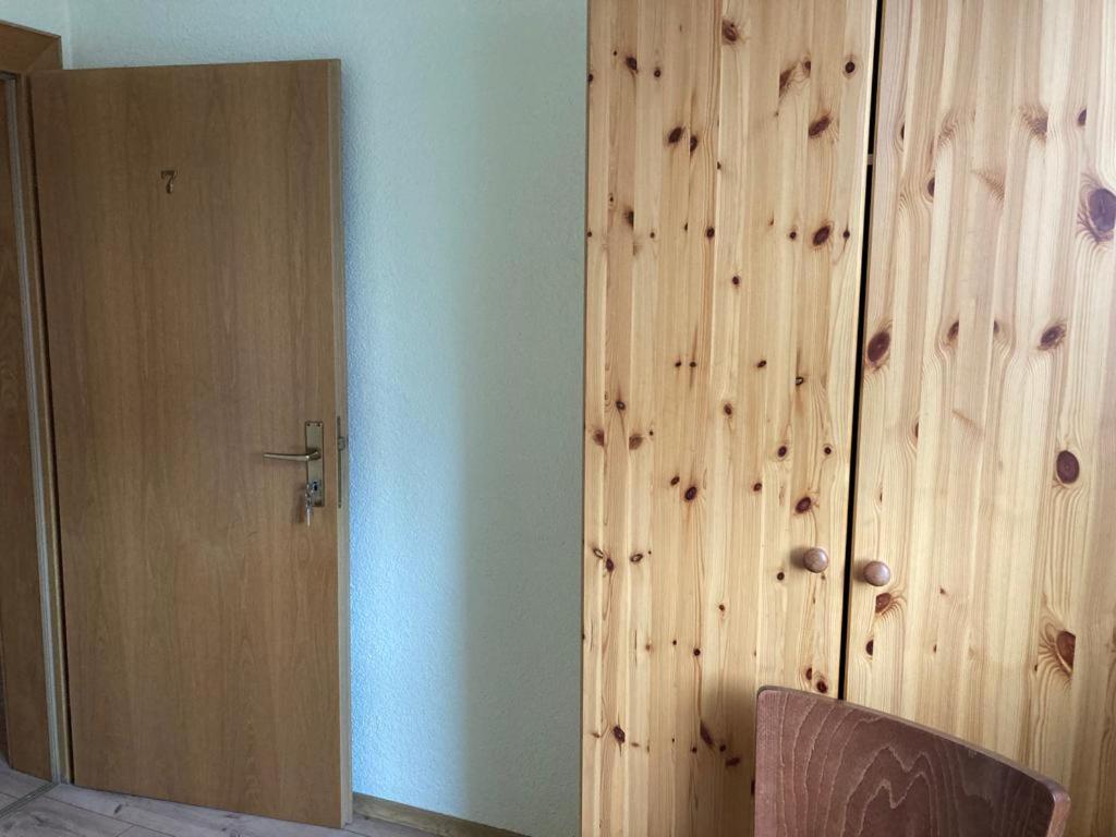 Monteurunterkunft Oberhausen-Rheinhausen Exteriör bild